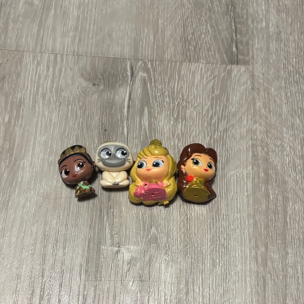 Disney Doorable Princess‎ and Animal Figurine Set with Gold and Pink Accents